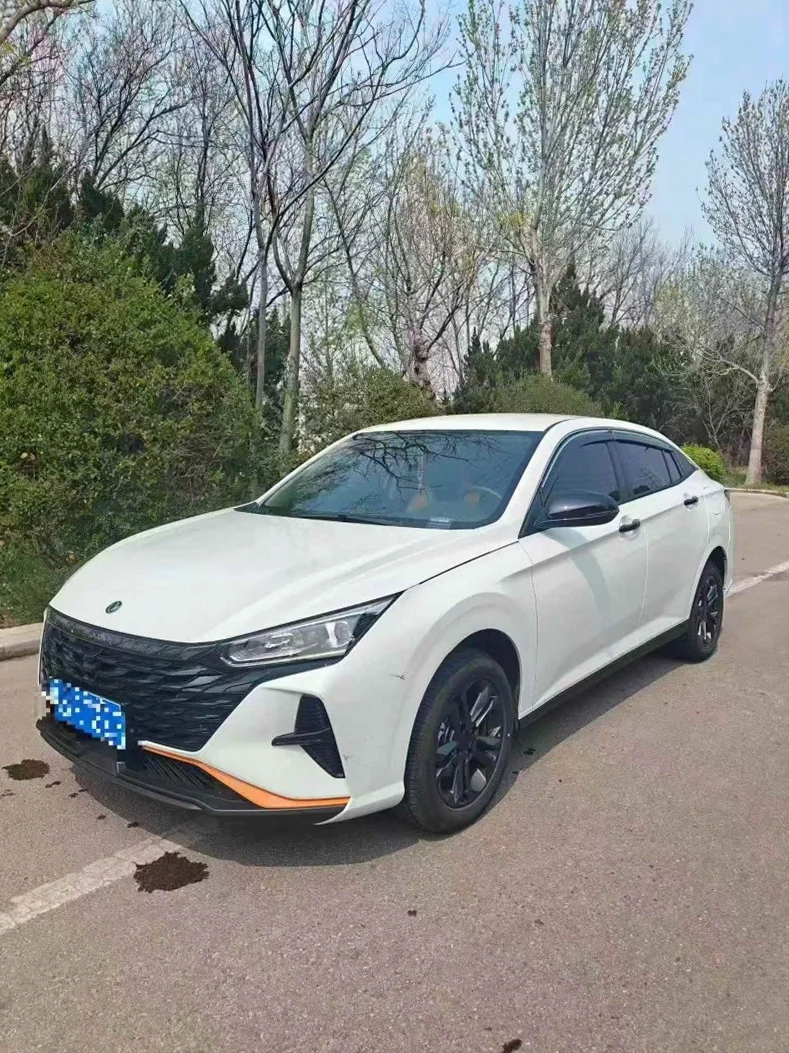 东风奕炫 正面外观三