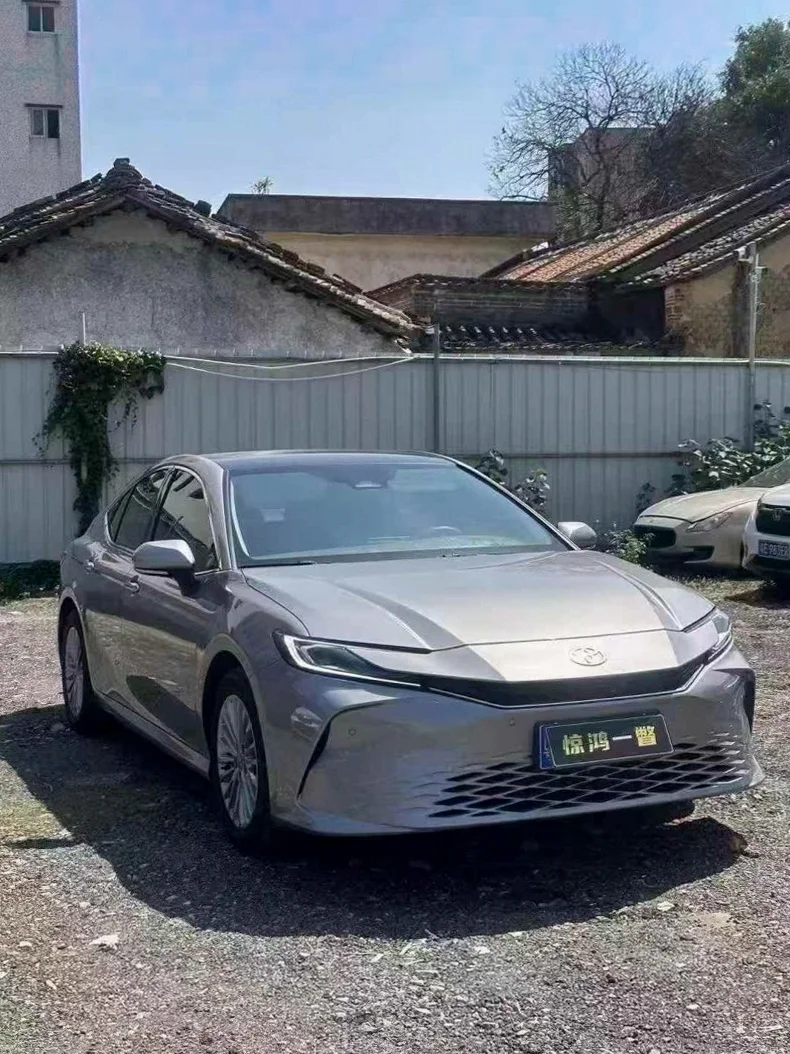 丰田凯美瑞 正面外观二