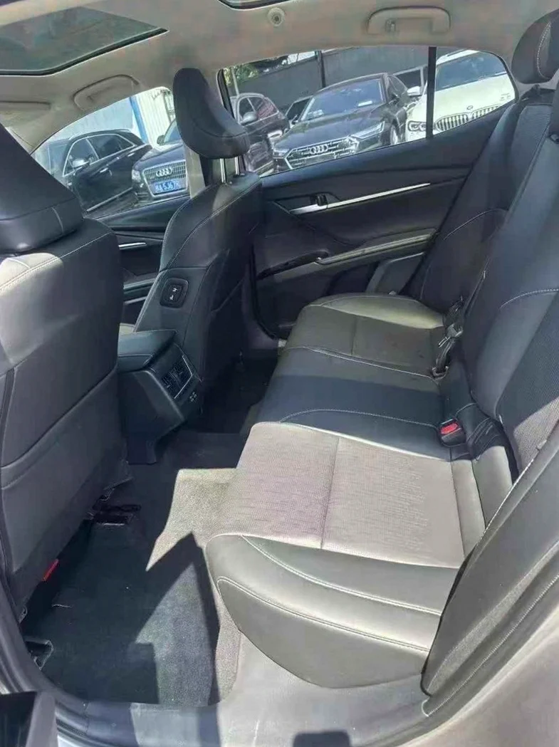 丰田凯美瑞 内饰后排