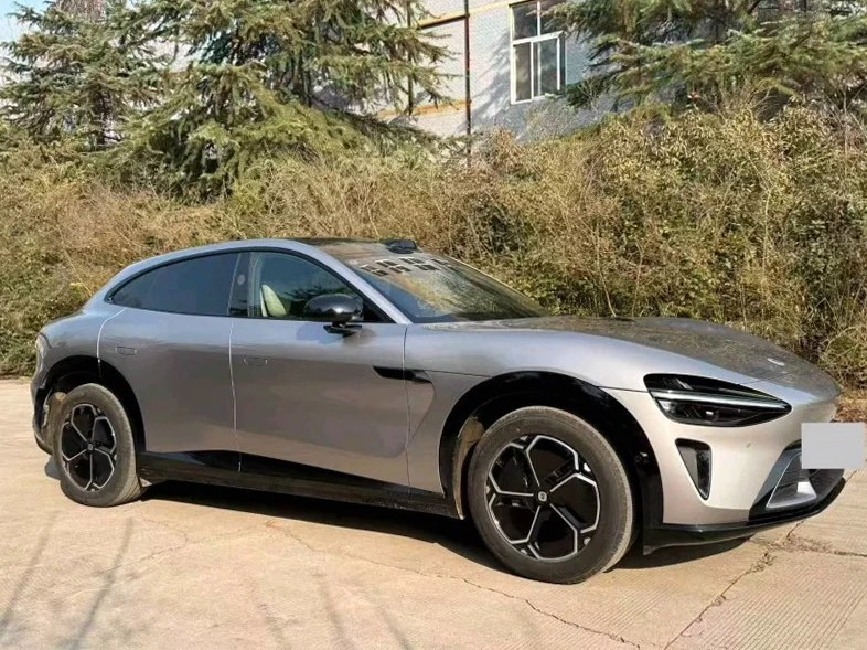 小米YU7 正面外观二