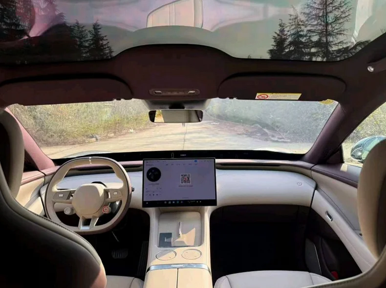 小米YU7 后面外观一