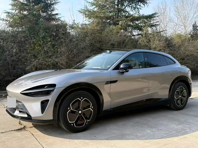 小米YU7 正面外观三