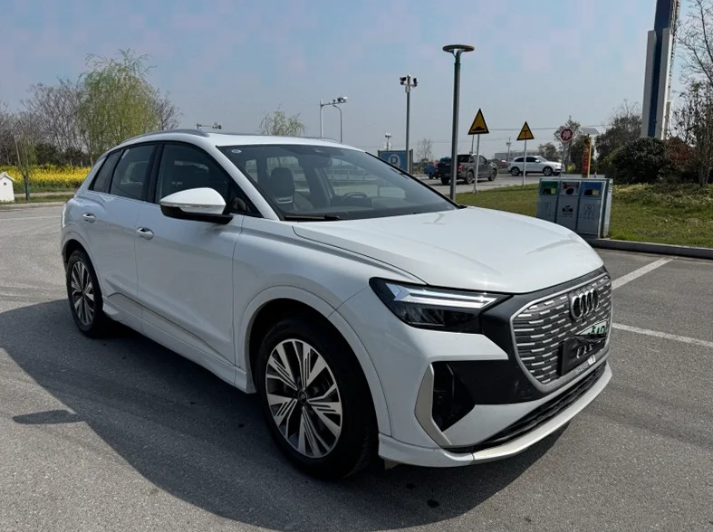 奥迪Q4 正面外观二