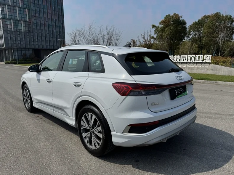 奥迪Q4 后面外观一