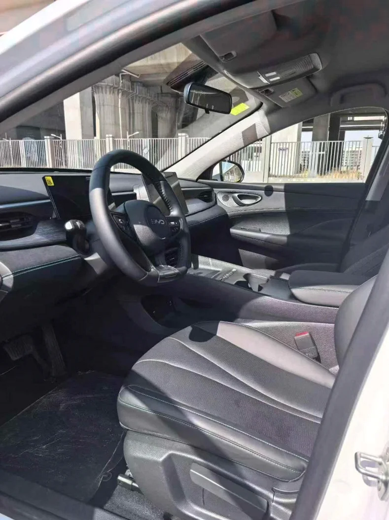 比亚迪海豹 后面外观一