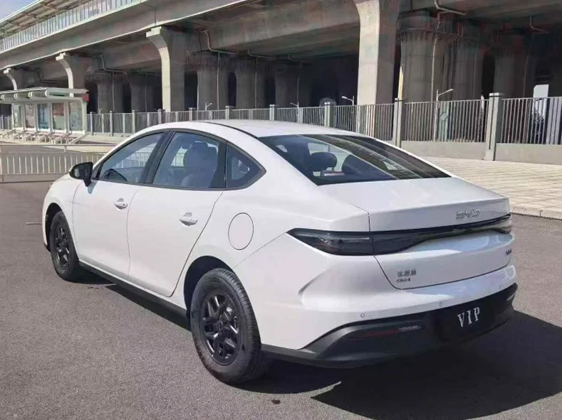 比亚迪海豹 内饰前排