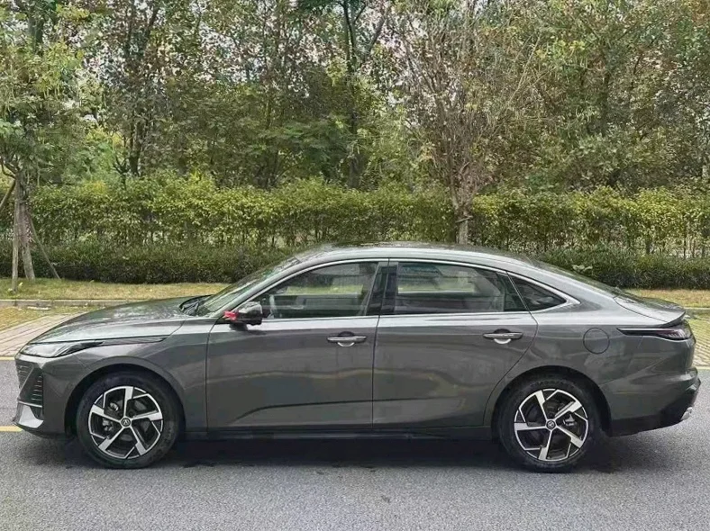 长安汽车逸动 驾驶室