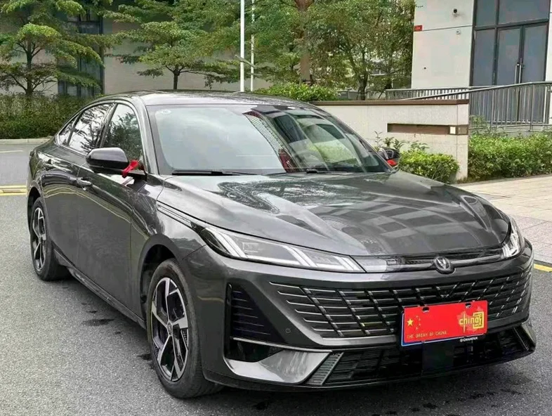 长安汽车逸动 正面外观三