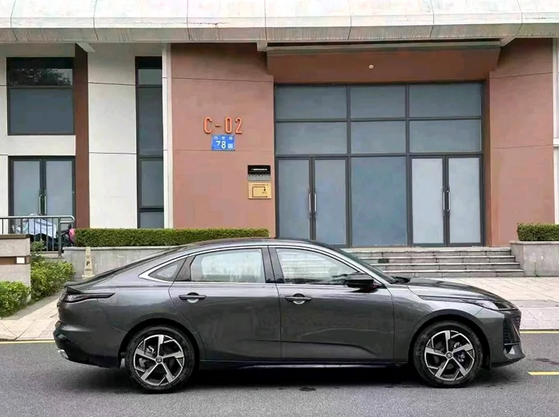 长安汽车逸动 后面外观一