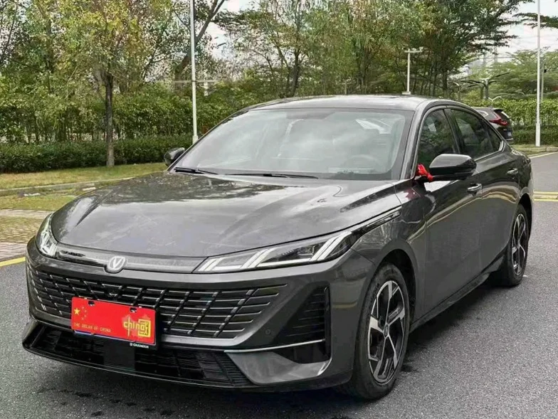 长安汽车逸动 正面外观二