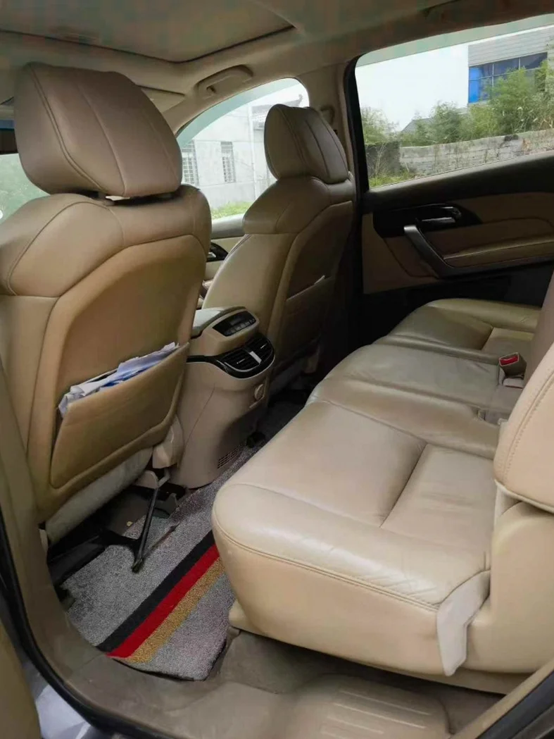 讴歌MDX 内饰后排