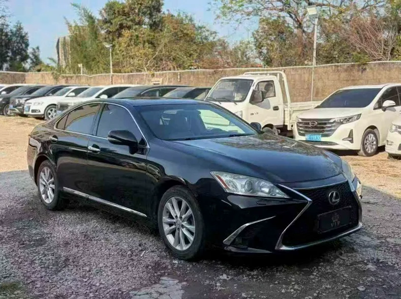 雷克萨斯ES 正面外观二