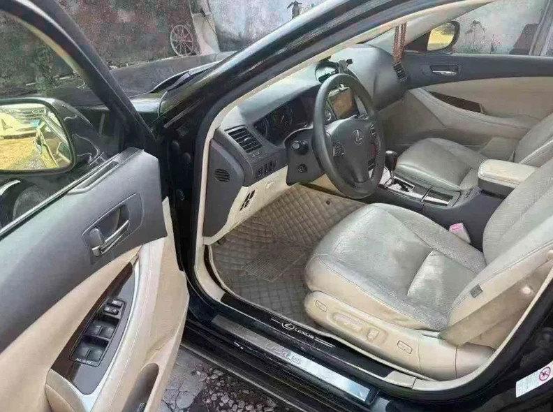 雷克萨斯ES 驾驶室