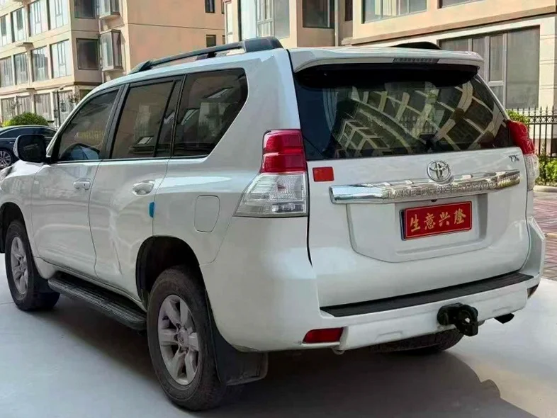 丰田普拉多 驾驶室