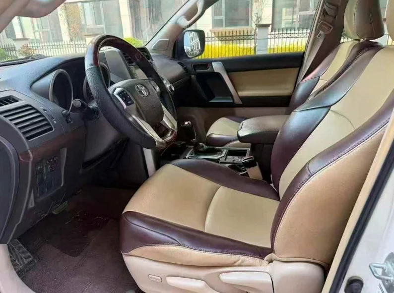 丰田普拉多 后面外观一