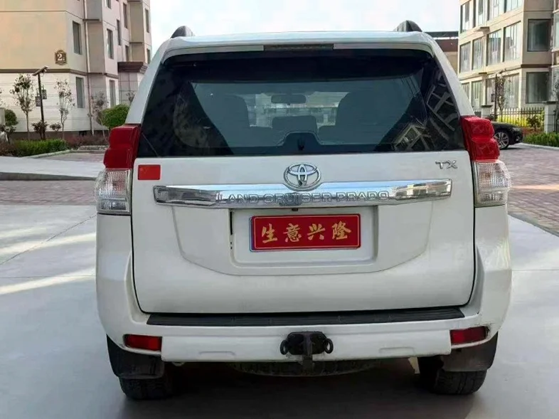 丰田普拉多 内饰前排