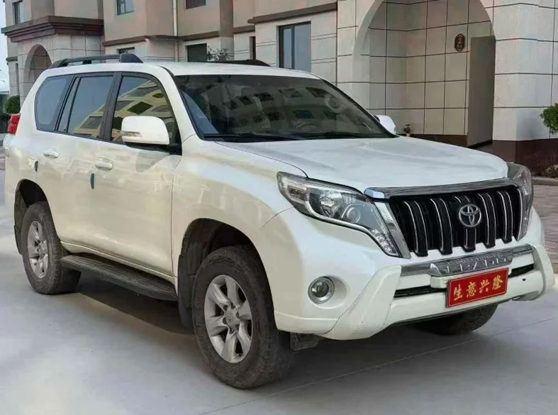 丰田普拉多 正面外观二