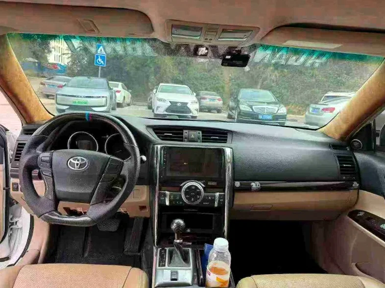 丰田锐志 后面外观二