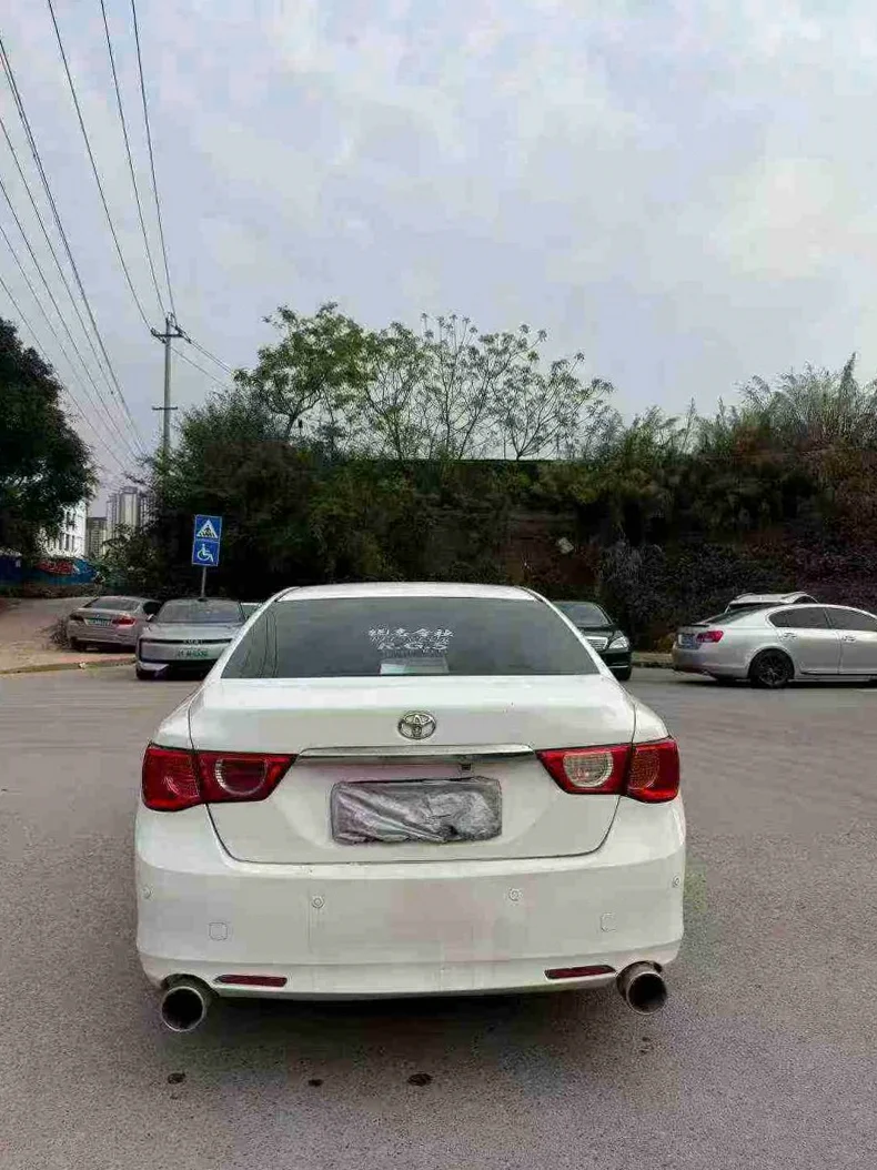 丰田锐志 驾驶室