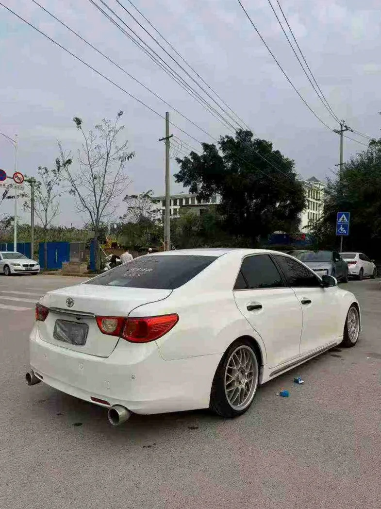 丰田锐志 内饰前排