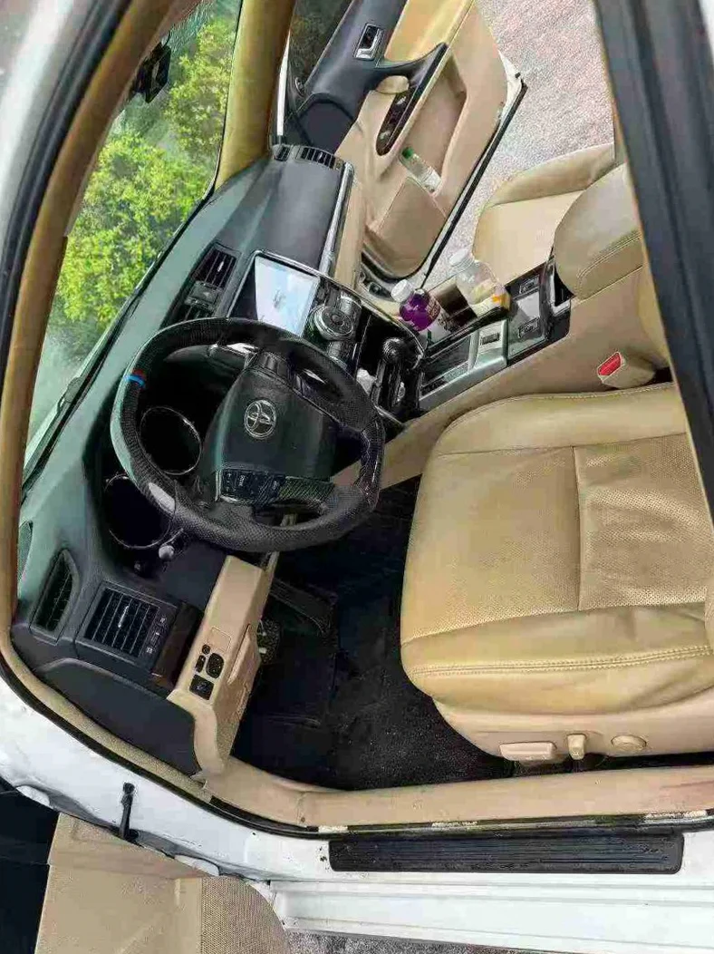 丰田锐志 后面外观一