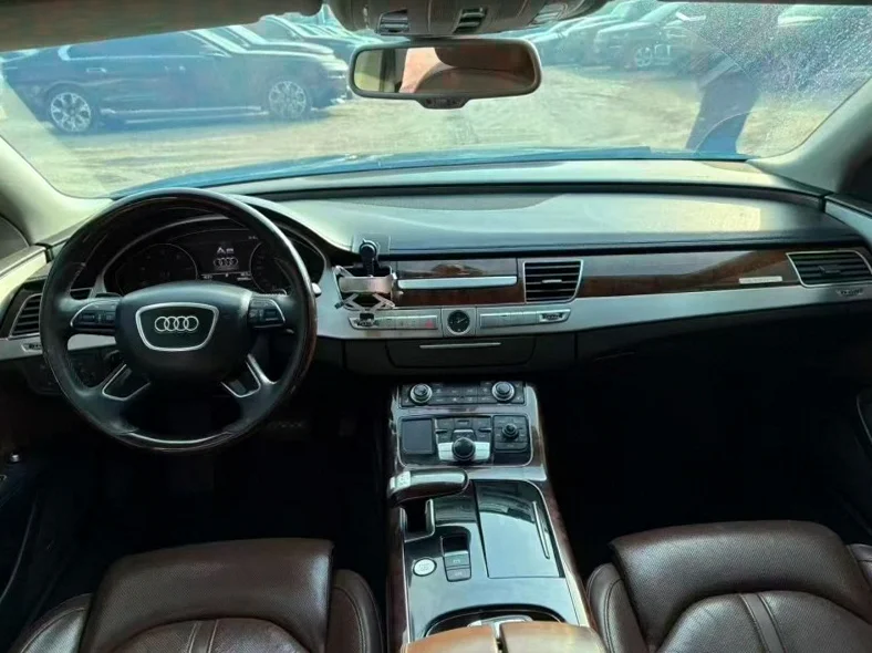 奥迪A8L 后面外观一