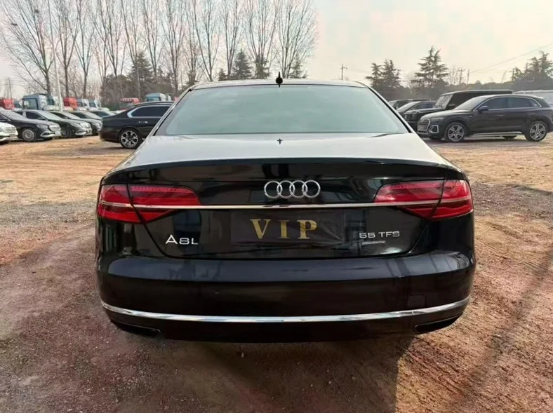 奥迪A8L 后面外观三