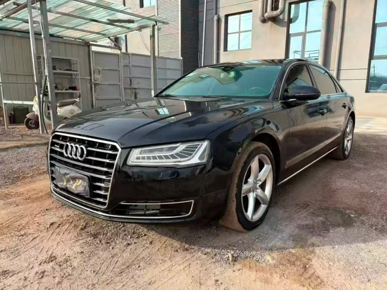 奥迪A8L 内饰前排