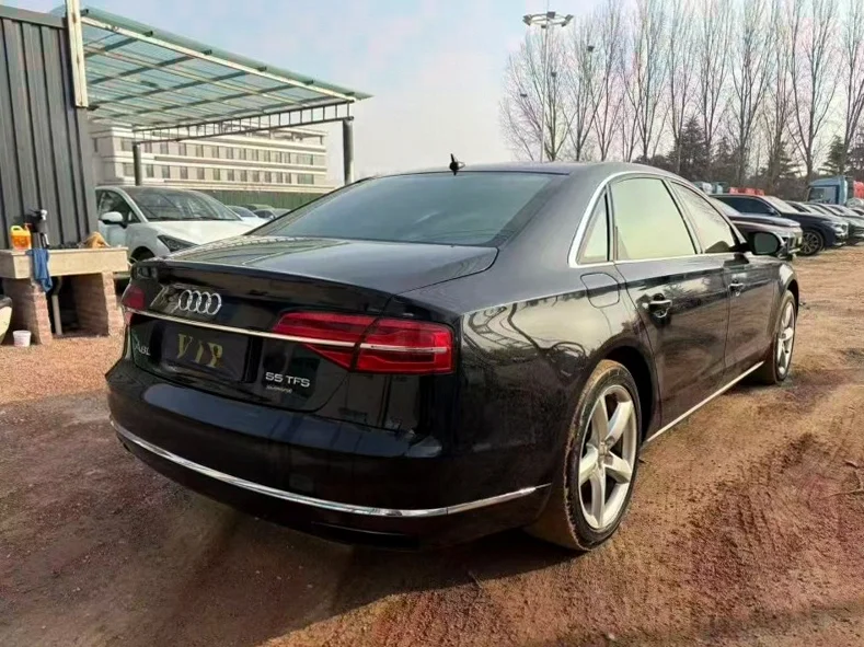 奥迪A8L 正面外观二