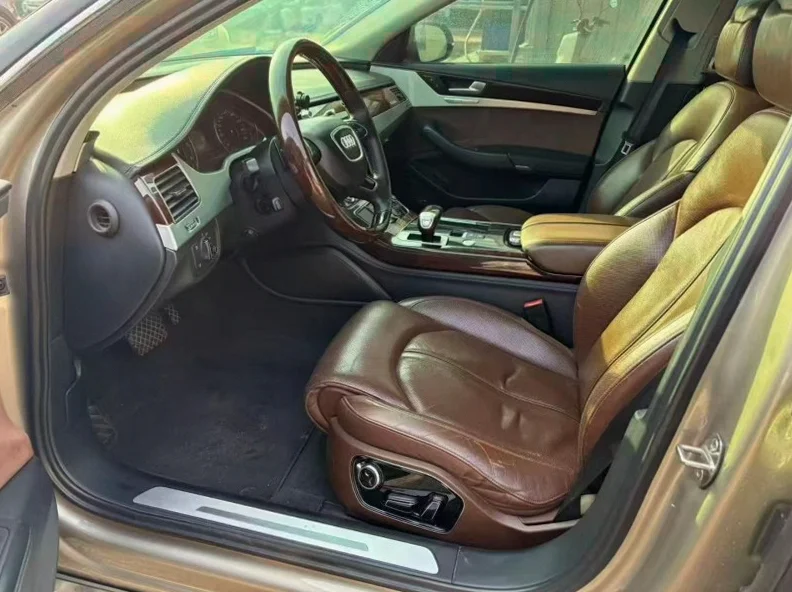 奥迪A8L 正面外观三