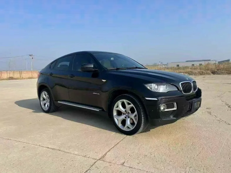 宝马X6 正面外观二