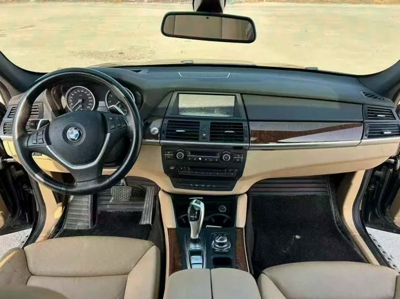 宝马X6 后面外观二