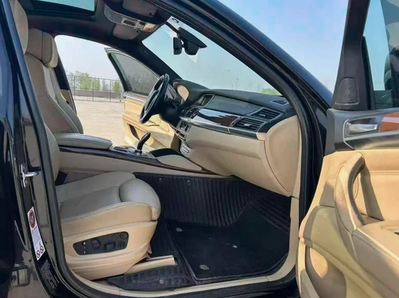 宝马X6 后面外观三