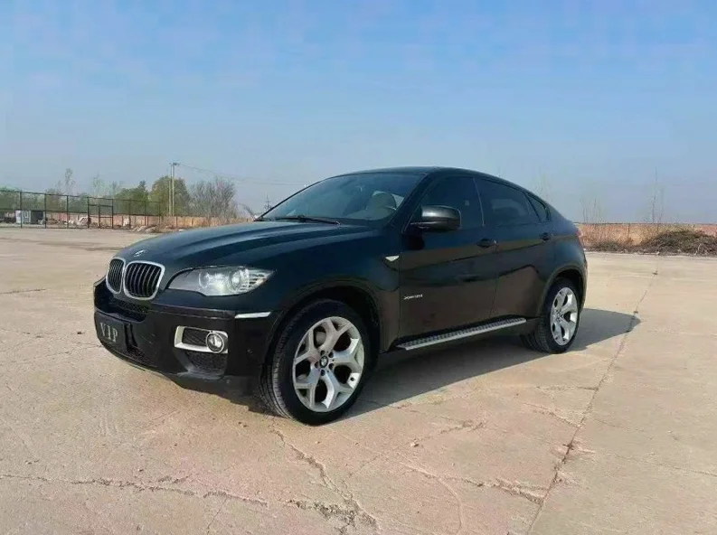 宝马X6 正面外观三