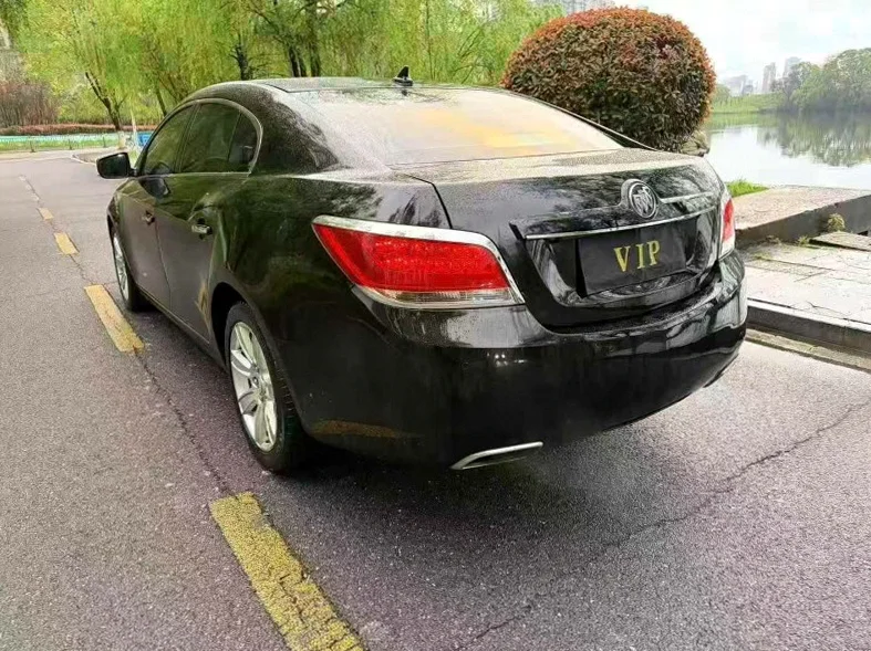 别克君威 后面外观一