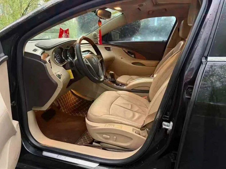 别克君威 正面外观三