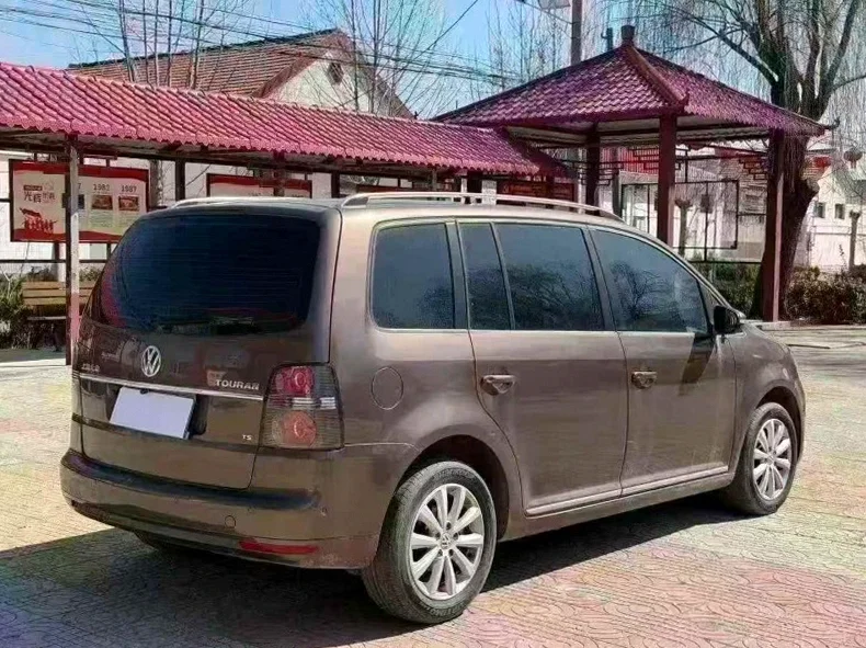 大众途安 后面外观一