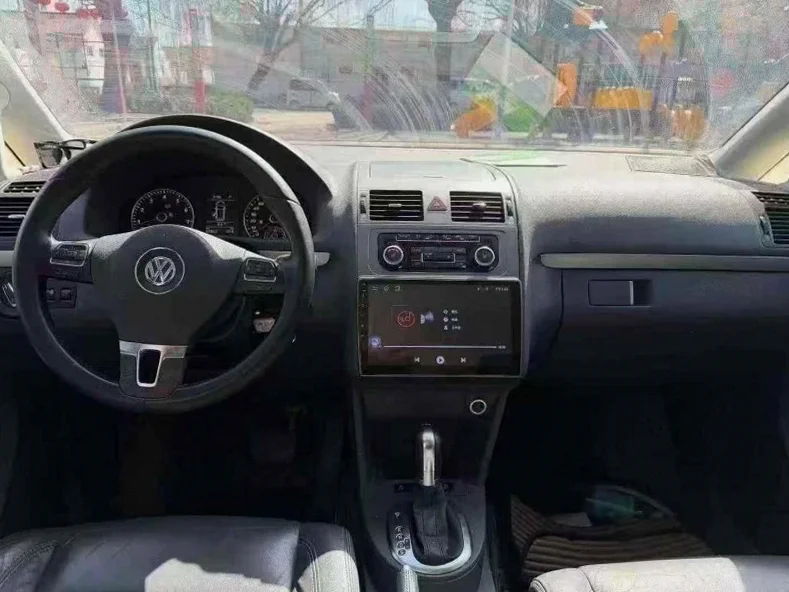 大众途安 驾驶室