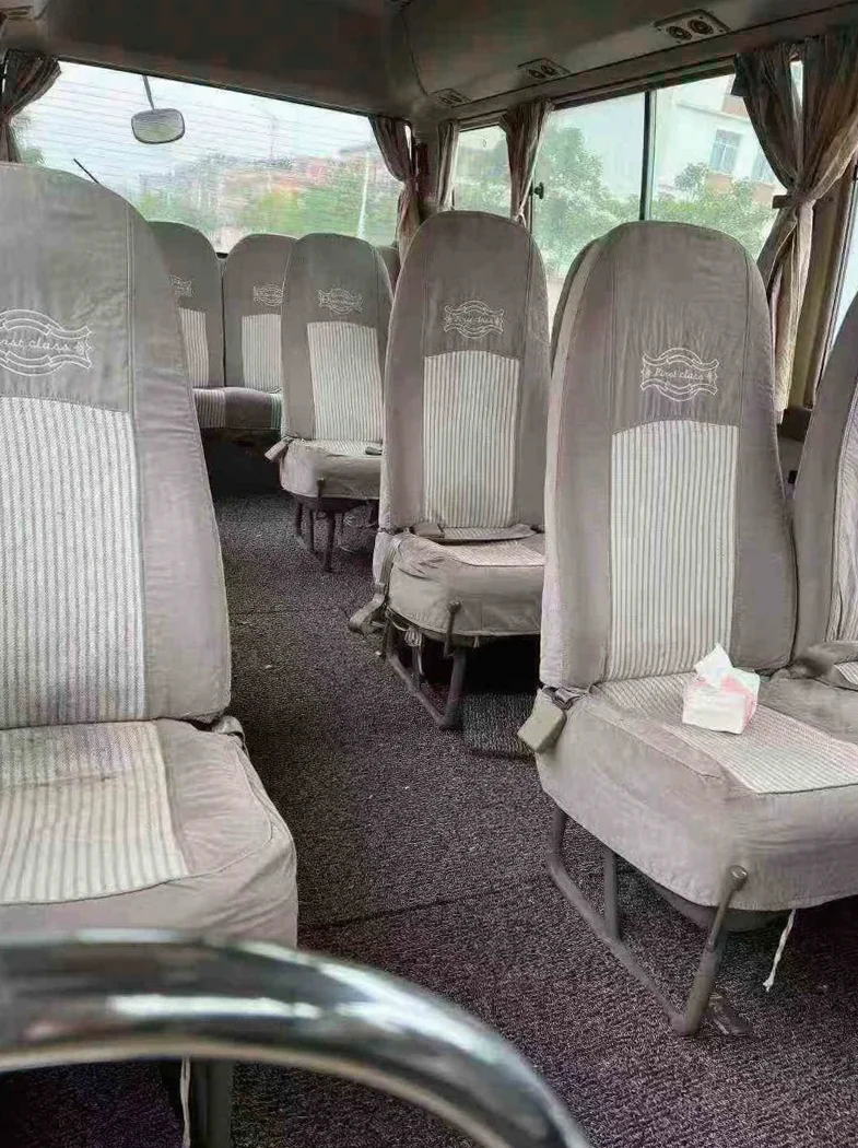 丰田考斯特 正面外观三