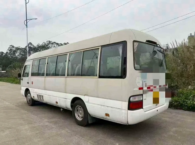 丰田考斯特 正面外观二