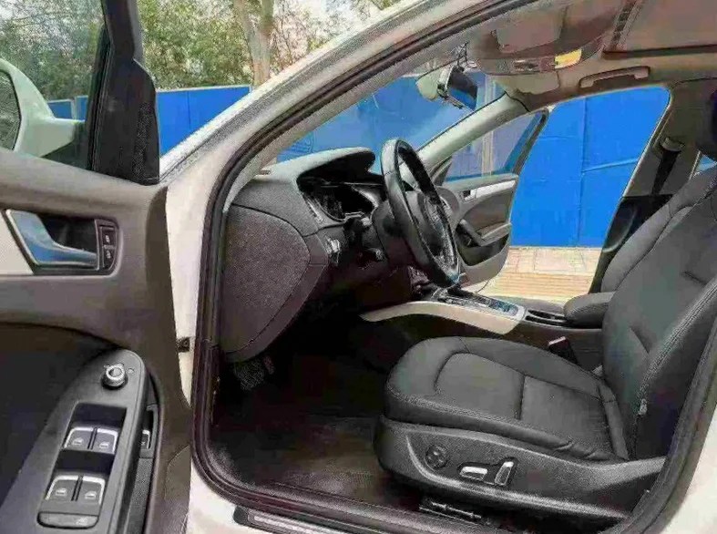 奥迪A4L 后面外观一