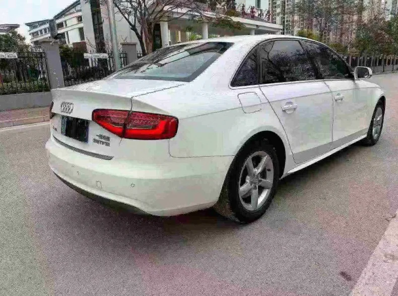 奥迪A4L 内饰前排