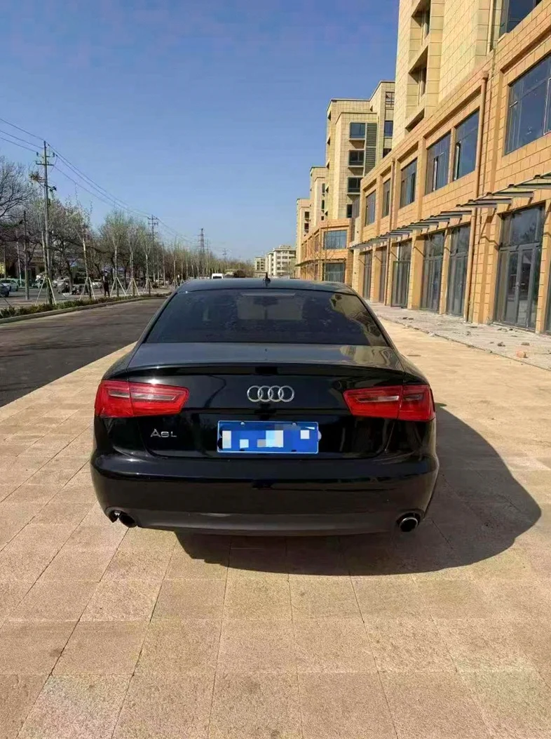 奥迪A6L 内饰前排