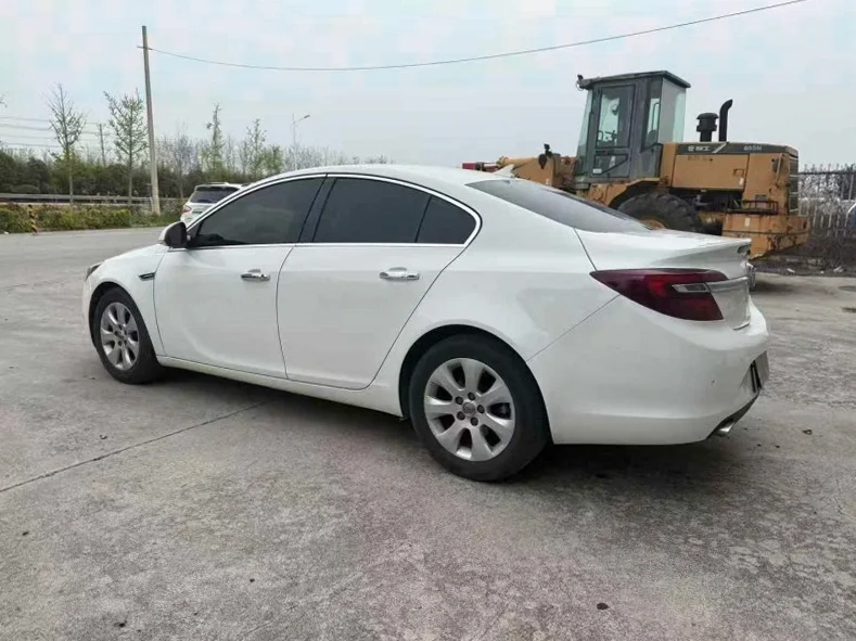 别克君威 内饰后排