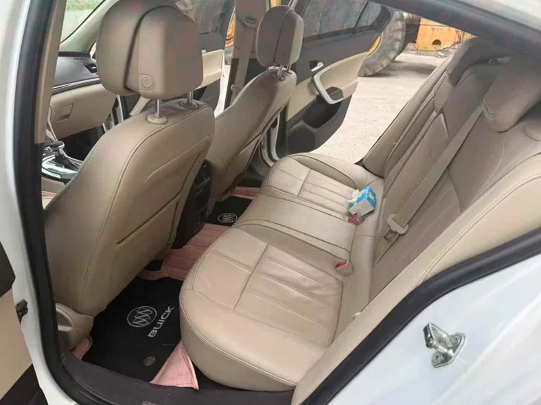 别克君威 内饰前排