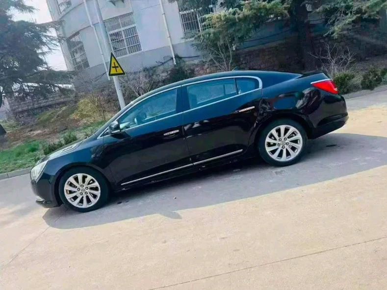 别克君越 正面外观二