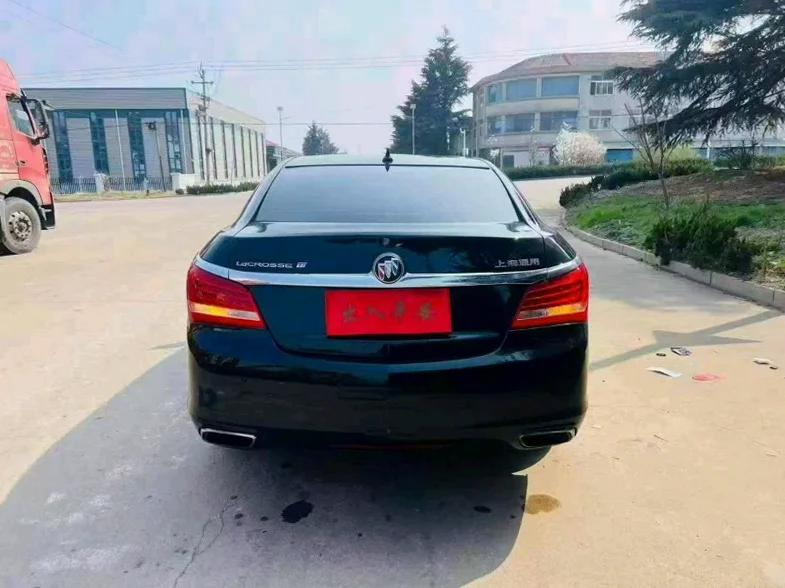 别克君越 内饰后排