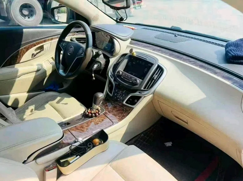 别克君越 后面外观三