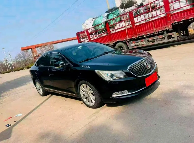 别克君越 正面外观三