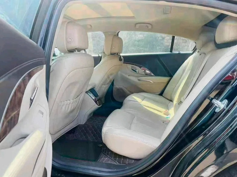 别克君越 后面外观一